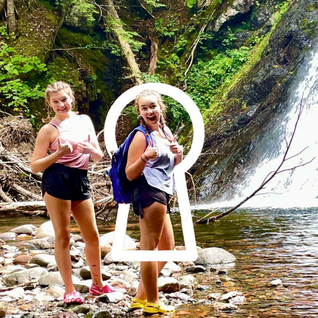 Two girls enjoying a Secret waterfalls of Wentworth tour